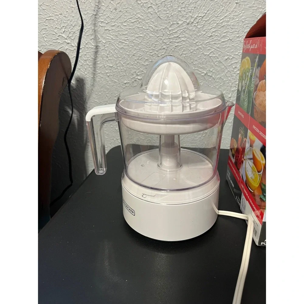 Black+Decker 32 Oz Citrus Juicer White CJ650W Adjustable Pulp Control‎ Electric